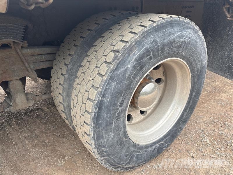 Freightliner M2112 Автокрани