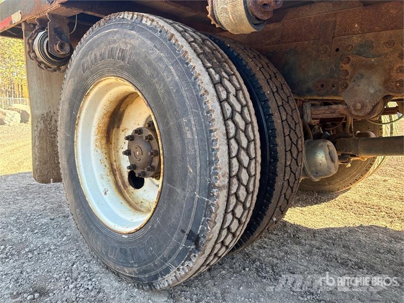 Freightliner M2112 Автомобильные краны