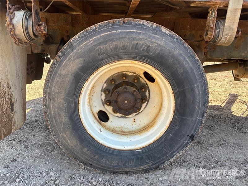 Freightliner M2112 Автомобильные краны