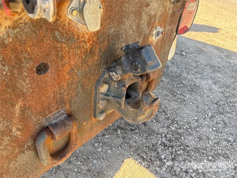 Freightliner M2112 Автомобильные краны