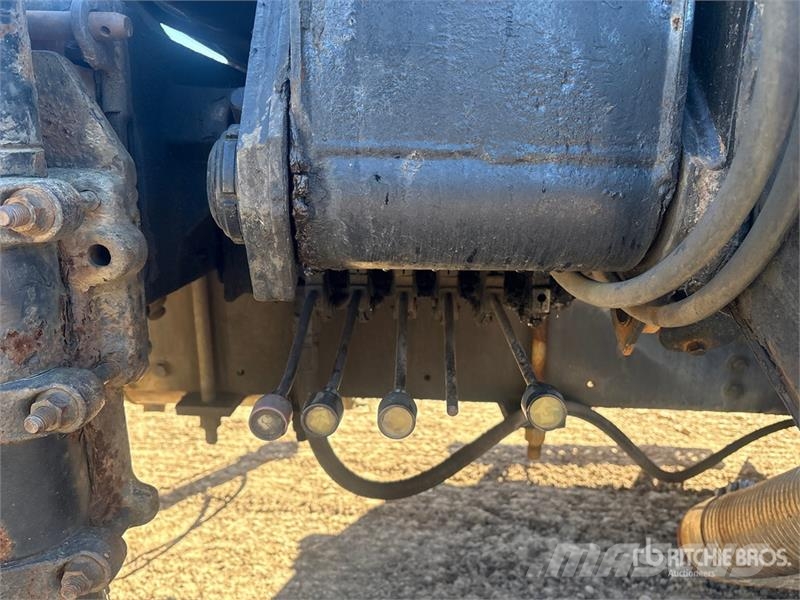 Freightliner M2112 Автомобильные краны