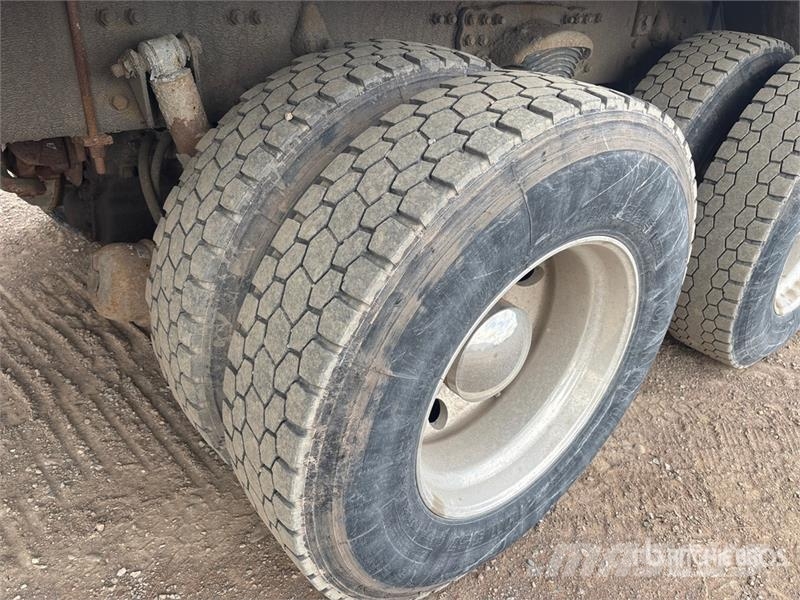 Freightliner M2112 Автокрани