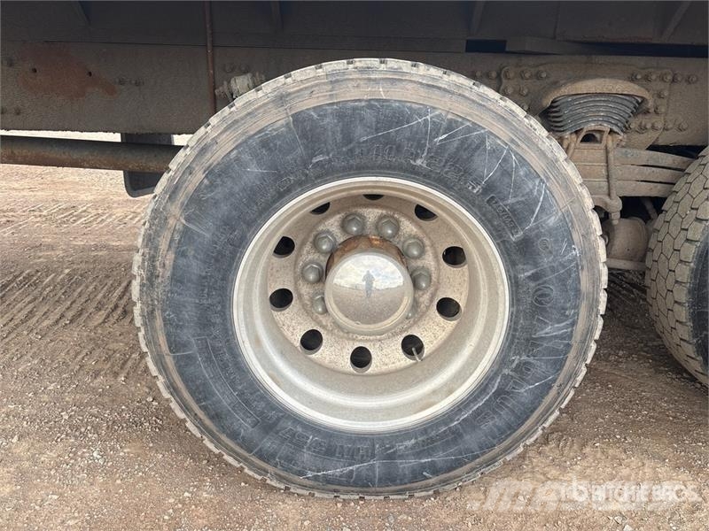 Freightliner M2112 Автокрани