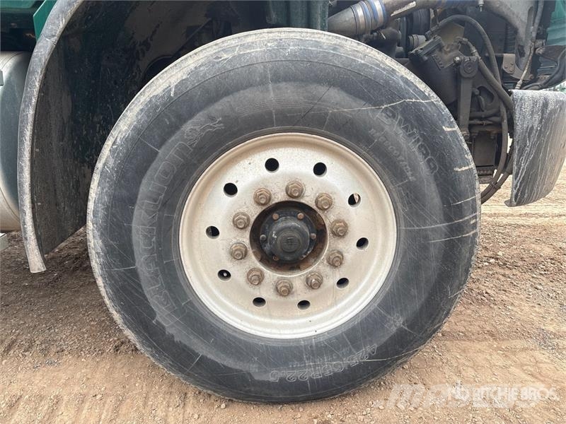 Freightliner M2112 Автокрани
