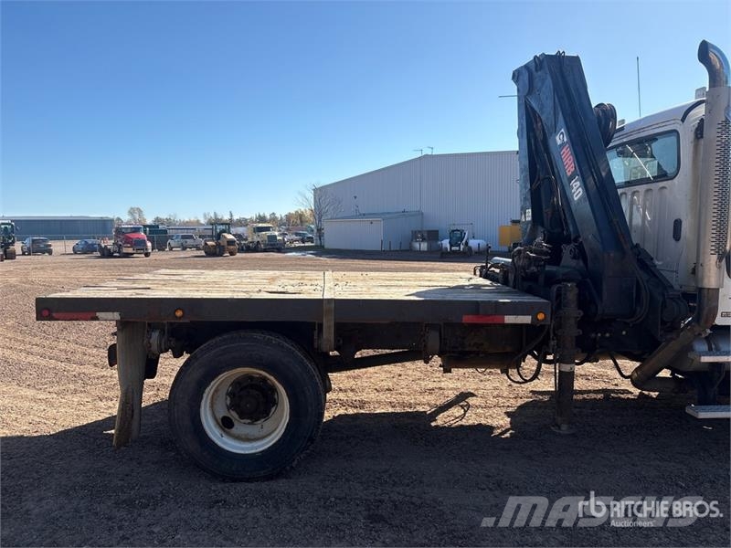 Freightliner M2112 Автомобильные краны