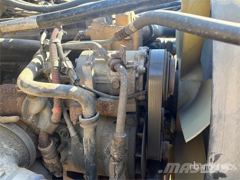 Freightliner M2112 Автомобильные краны