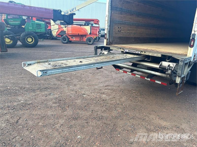 Freightliner MM106 6x4 Van Truck Skříňová nástavba
