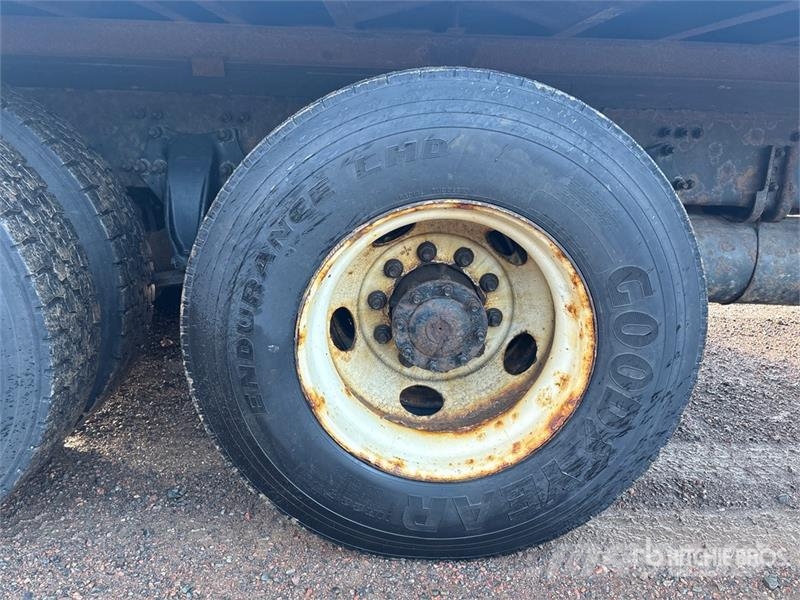 Freightliner MM106 6x4 Van Truck Skříňová nástavba