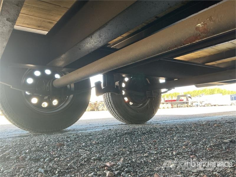 Friesen DE710216 7000 lb 16 ft T/A Equipment Trailer Autotreilerid