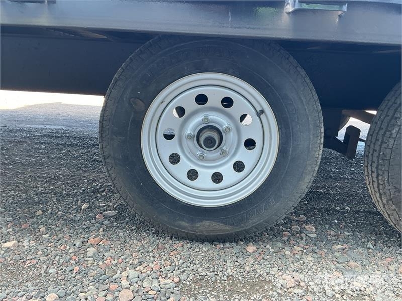 Friesen DE710216 7000 lb 16 ft T/A Equipment Trailer Autotreilerid