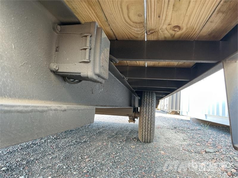 Friesen DE710216 7000 lb 16 ft T/A Equipment Trailer Autotreilerid