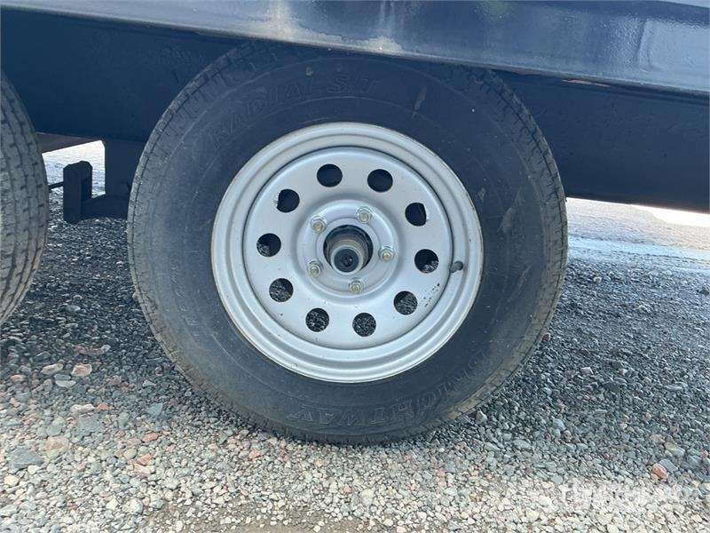 Friesen DE710216 7000 lb 16 ft T/A Equipment Trailer Autotreilerid