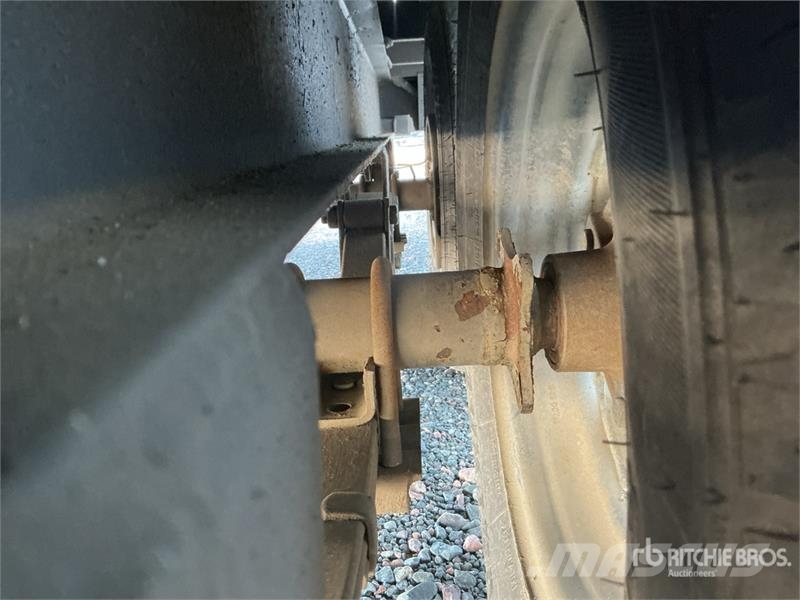 Friesen DE710216 7000 lb 16 ft T/A Equipment Trailer Autotreilerid