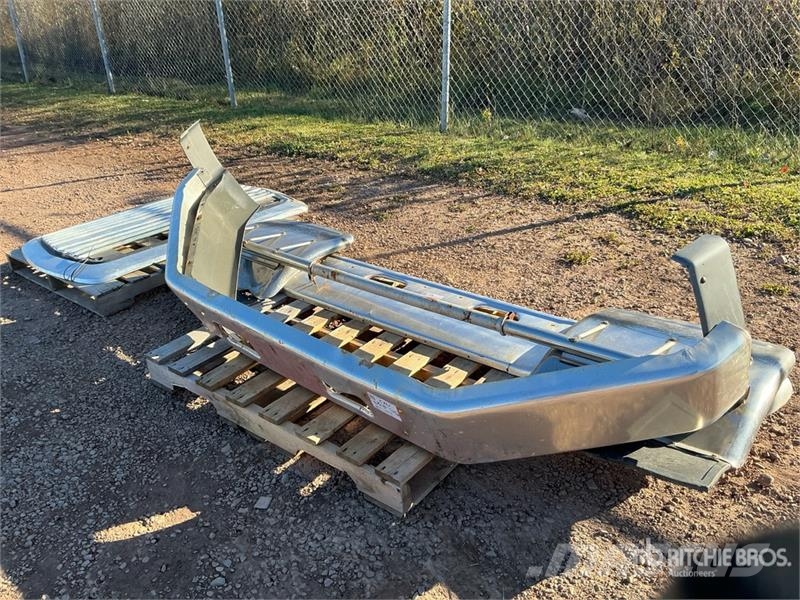  Front Bumper - Fits Truck معدات النقل - غير ذلك