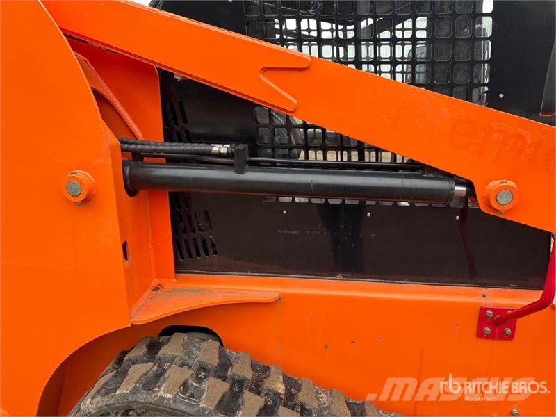 Fullwinn Compact Track Loader لوادر انزلاقية التوجيه