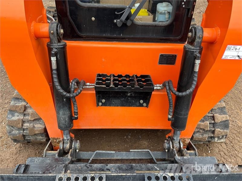 Fullwinn Compact Track Loader لوادر انزلاقية التوجيه