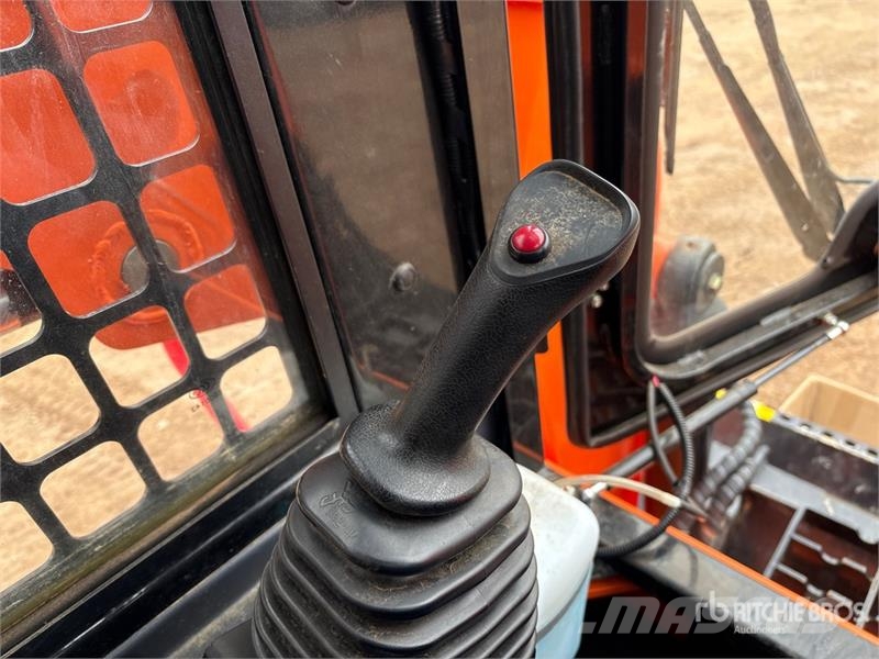 Fullwinn Compact Track Loader لوادر انزلاقية التوجيه