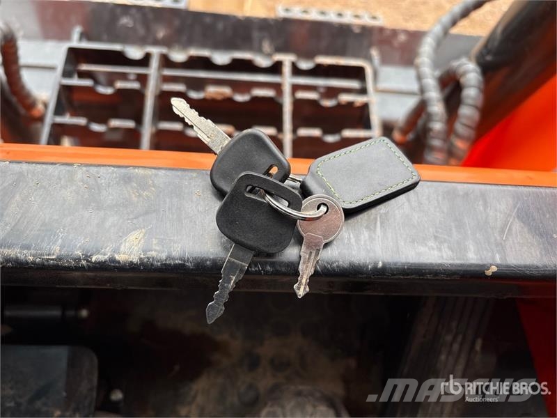 Fullwinn Compact Track Loader لوادر انزلاقية التوجيه