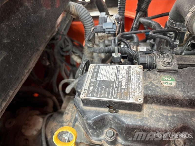 Fullwinn Compact Track Loader لوادر انزلاقية التوجيه
