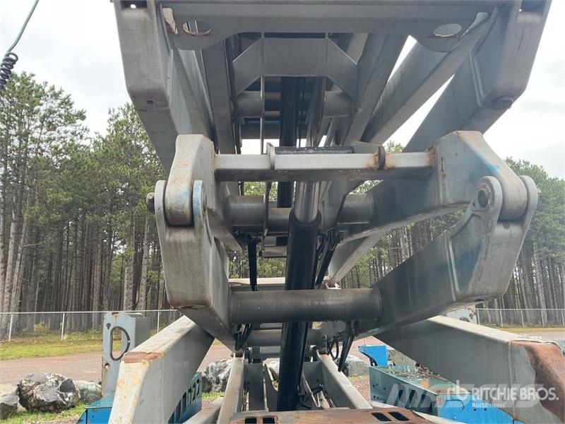 Genie GS-5390RT 4x4 Diesel Scissor Lift Scissor lifts