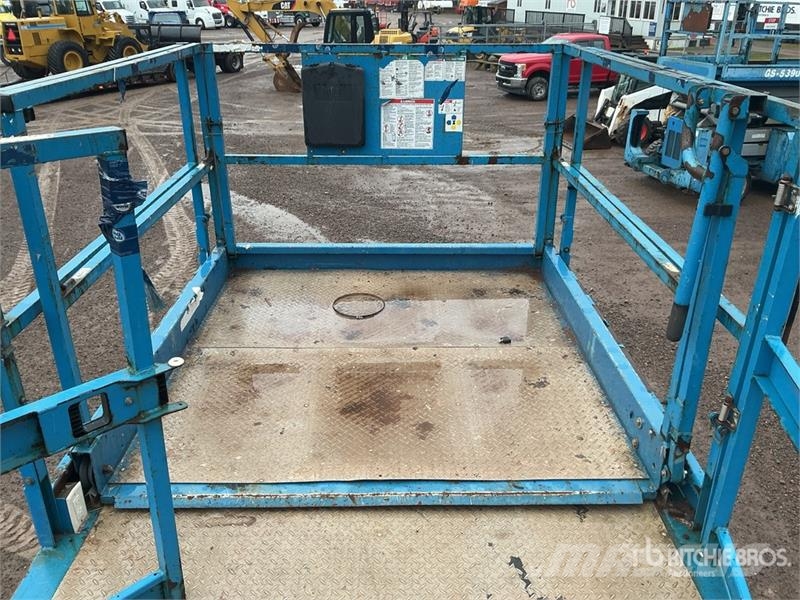 Genie GS-5390RT 4x4 Diesel Scissor Lift Scissor lifts