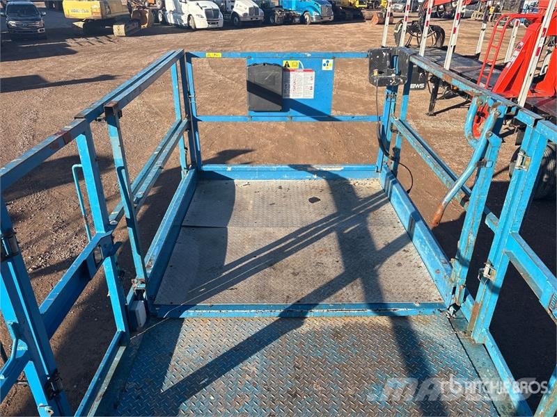 Genie GS-5390RT 4x4 Dual Fuel Scissor Lift Piattaforme a pantografo