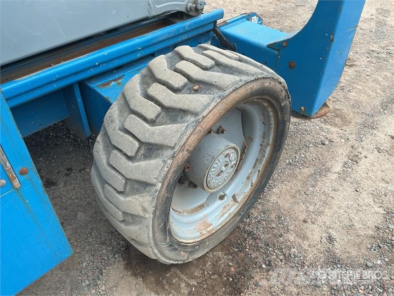 Genie GS-5390RT 4x4 Gasoline Scissor Lift Ανυψωτήρες ψαλιδωτής άρθρωσης