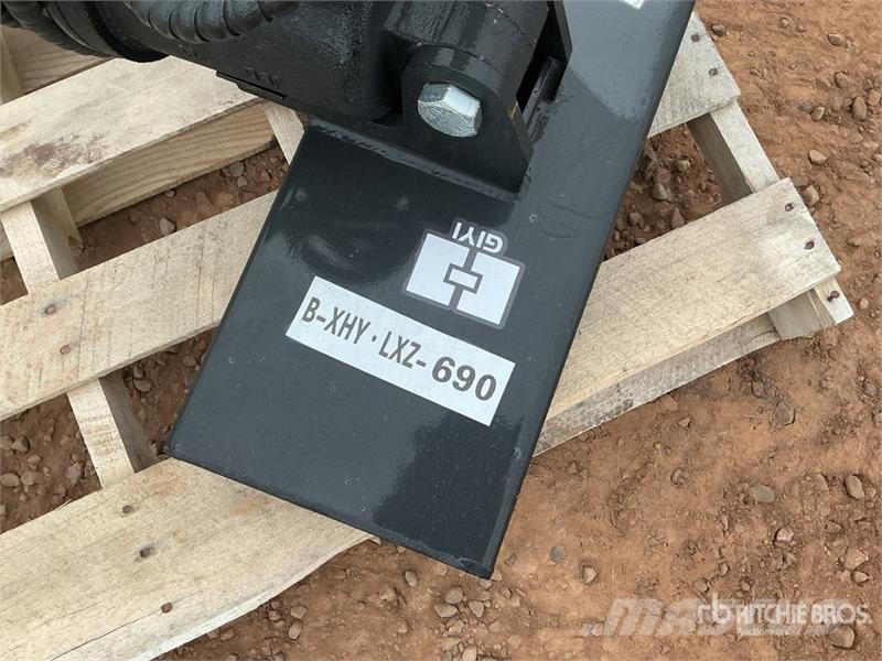  GIYI 12 in Mini Skid Steer Auger (Unused) مثاقيب