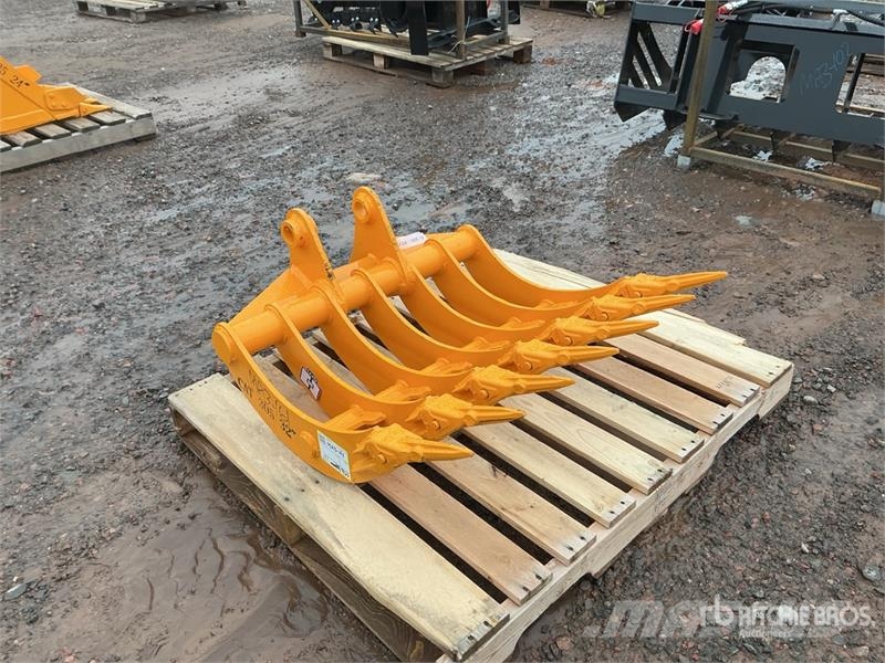GIYI 32 in Excavator Rake - Fits Cat 305 (Unused) Rakes and tedders