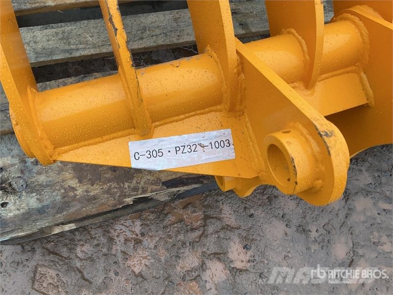 GIYI 32 in Excavator Rake - Fits Cat 305 (Unused) Ranghinatori