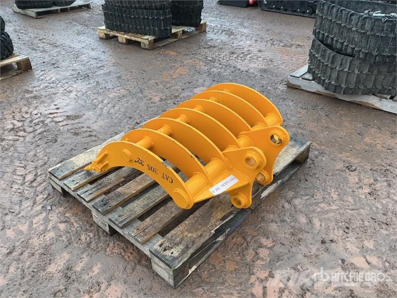 GIYI 32 in Excavator Rake - Fits Cat 305 (Unused) Ranghinatori