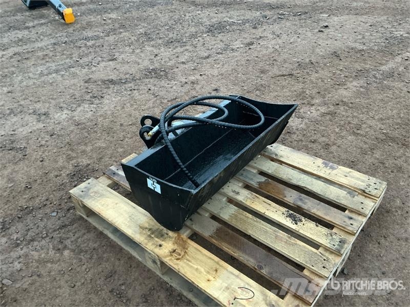 GIYI GY-3TB 32 in Tilting Excavator Bucket - Fits Godet
