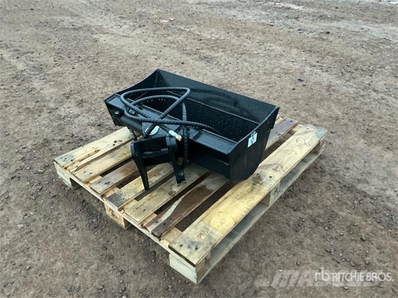 GIYI GY-3TB 32 in Tilting Excavator Bucket - Fits Godet