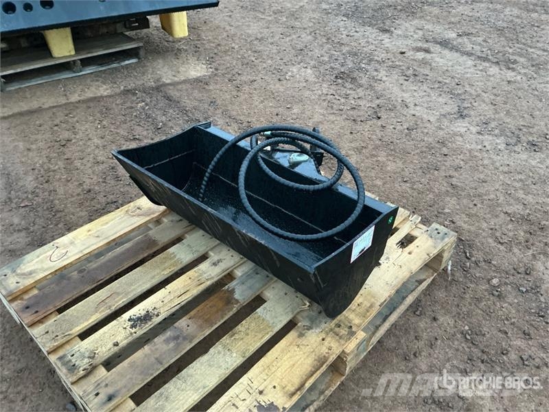 GIYI GY-3TB 32 in Tilting Excavator Bucket - Fits Godet