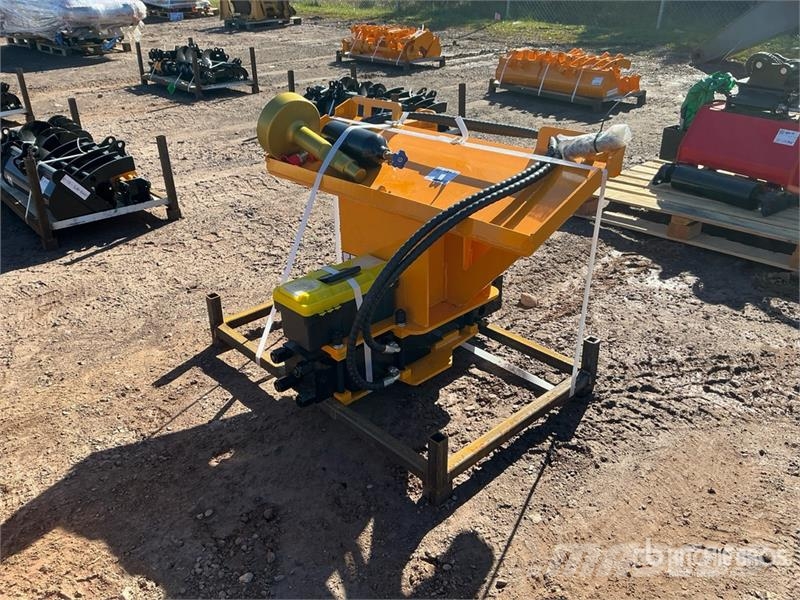  GIYI GY-AD680 47 in Skid Steer Post Driver (Unused Oprema za ograje