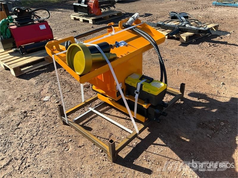  GIYI GY-AD680 47 in Skid Steer Post Driver (Unused Oprema za ograje