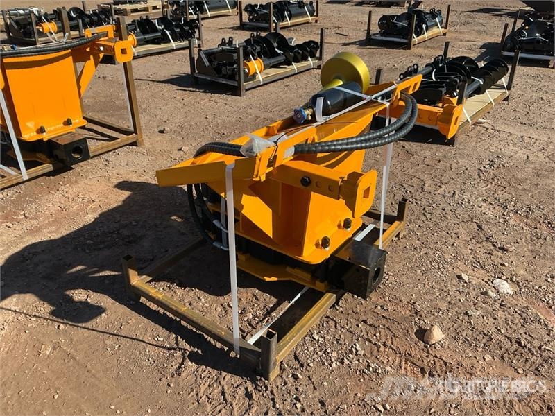  GIYI GY-AD680 47 in Skid Steer Post Driver (Unused Oprema za ograje