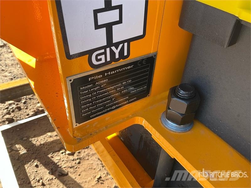  GIYI GY-AD680 47 in Skid Steer Post Driver (Unused Oprema za ograje