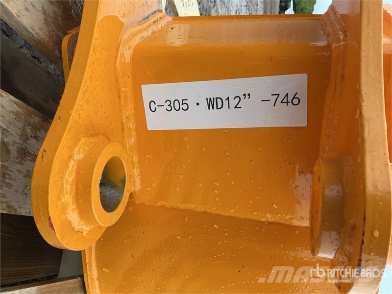 GIYI GY-BK 12 in Digging Excavator Bucket - Fits C Godet