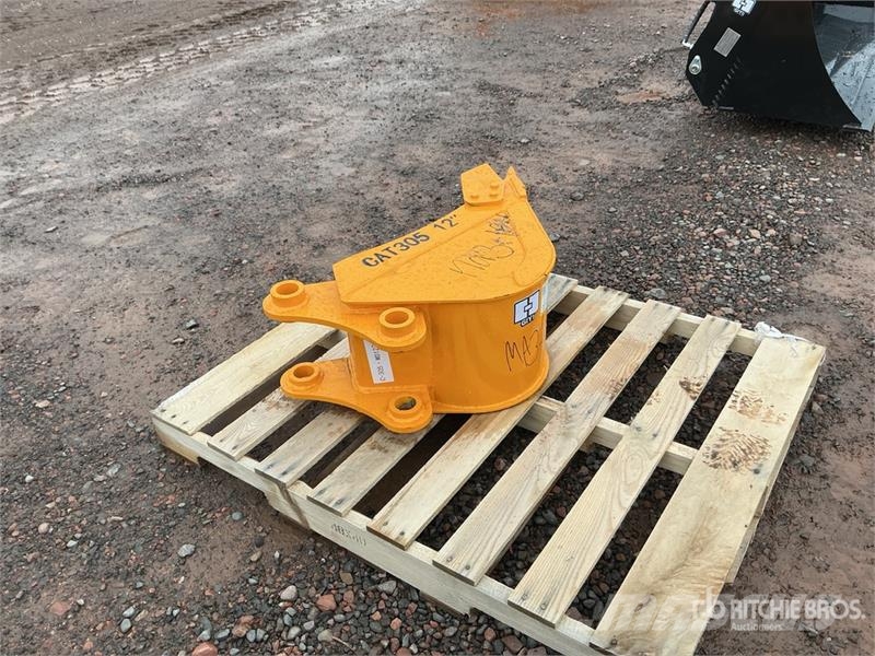 GIYI GY-BK 12 in Digging Excavator Bucket - Fits C Godet