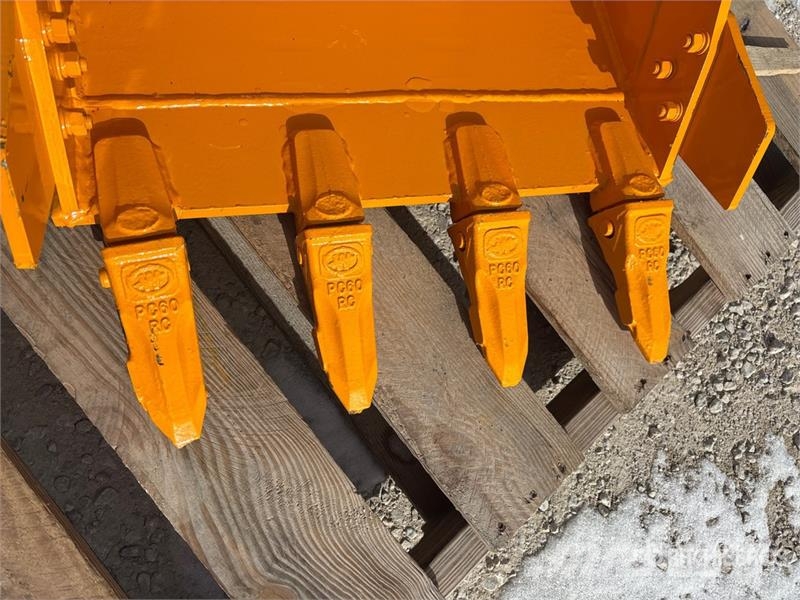  GIYI GY-BK 24 in Digging Excavator Bucket - Fits C Žlice