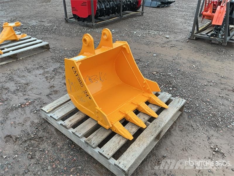 GIYI GY-BK 24 in Digging Excavator Bucket - Fits C Godet
