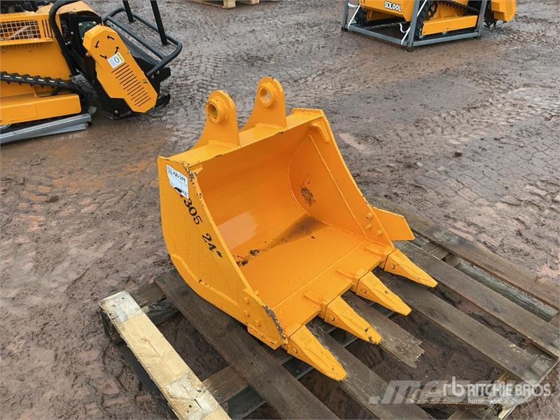  GIYI GY-BK 24 in Digging Excavator Bucket - Fits C Buckets