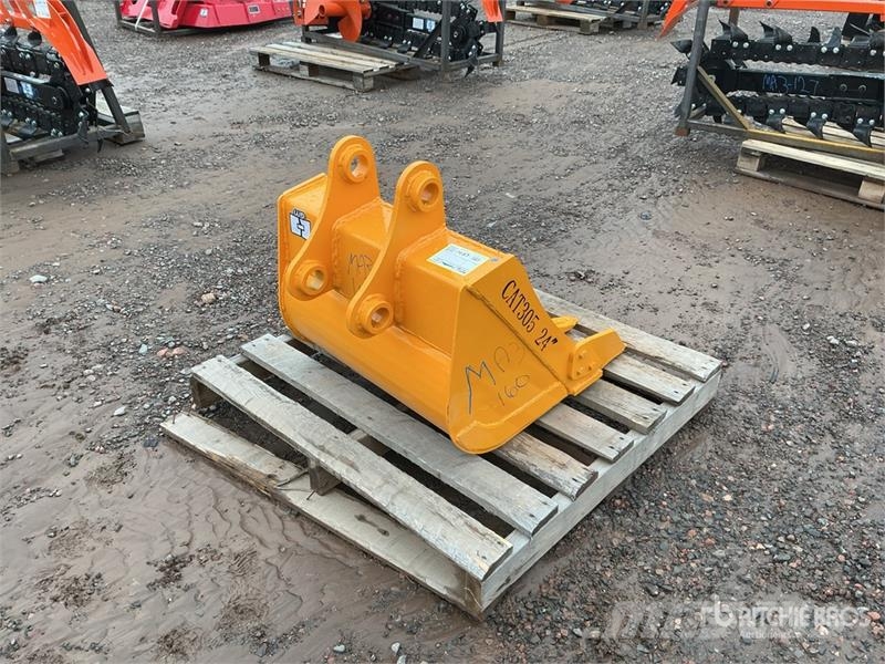 GIYI GY-BK 24 in Digging Excavator Bucket - Fits C Godet
