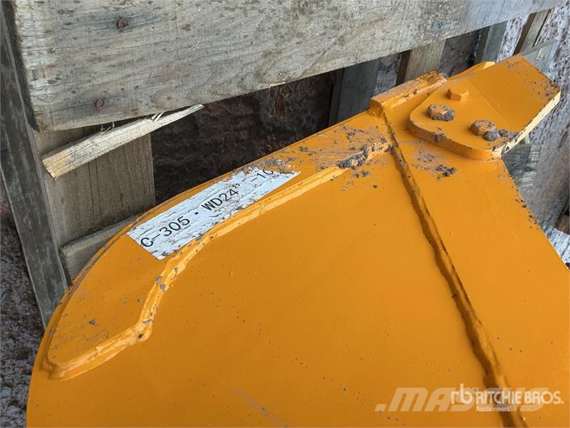  GIYI GY-BK 24 in Digging Excavator Bucket - Fits C Buckets