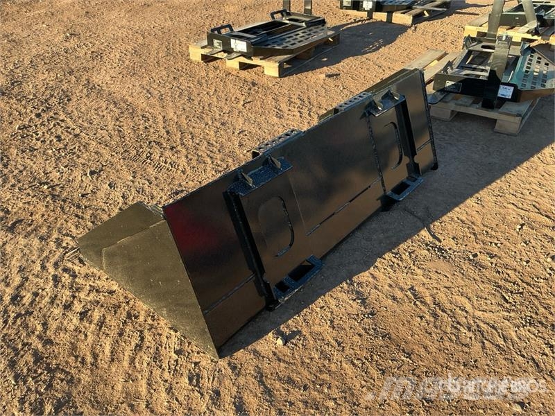  GIYI GY-BT67 67 in Skid Steer Bucket (Unused) دلاء