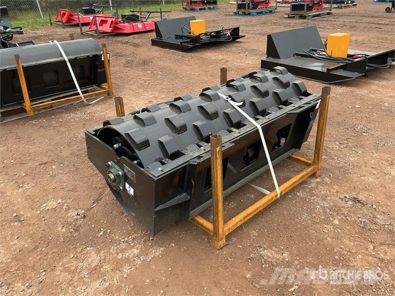  GIYI GY-CW70 59 in Padfoot Skid Steer Vibratory Ro Дорожные катки
