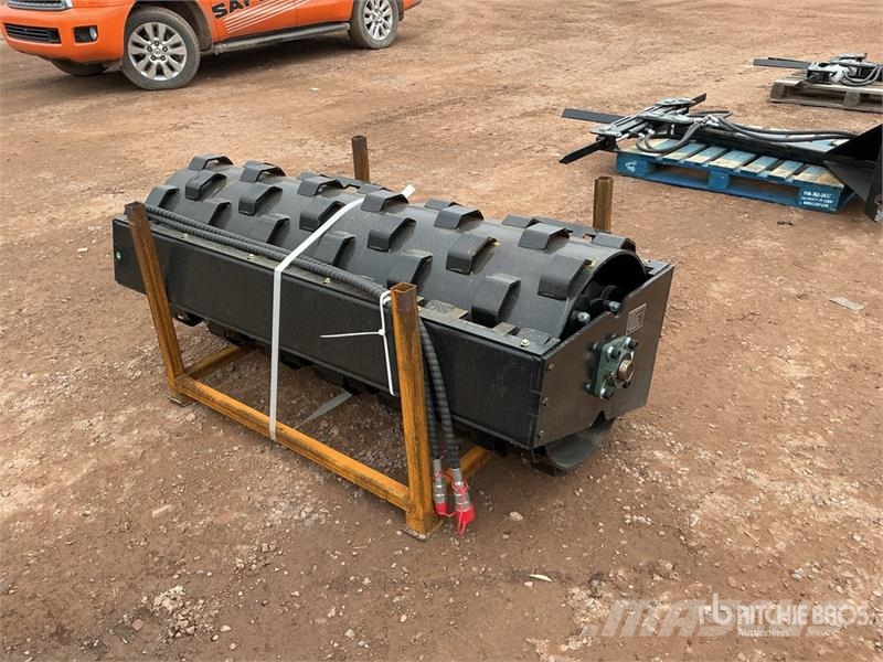  GIYI GY-CW70 59 in Padfoot Skid Steer Vibratory Ro Дорожные катки