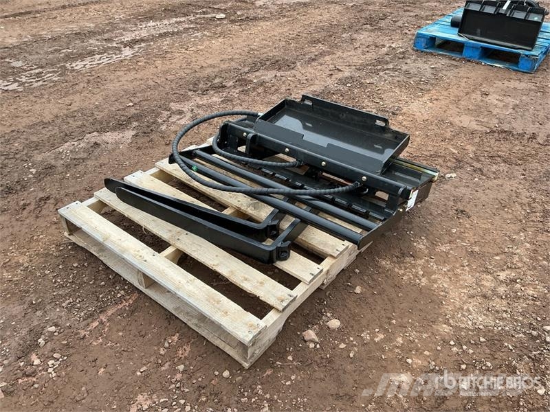 GIYI GY-CYHC 30 in Mini Skid Steer Forks (Unused) Fourche