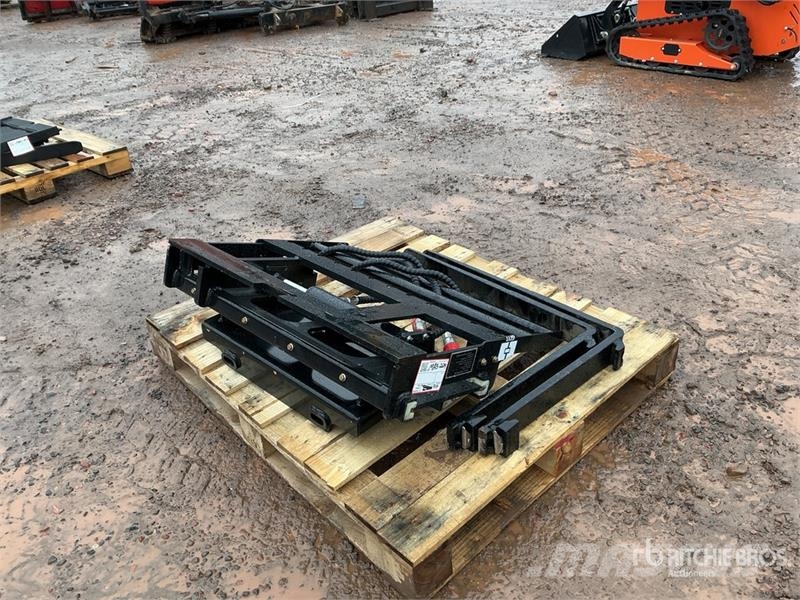 GIYI GY-CYHC 30 in Mini Skid Steer Forks (Unused) Forche